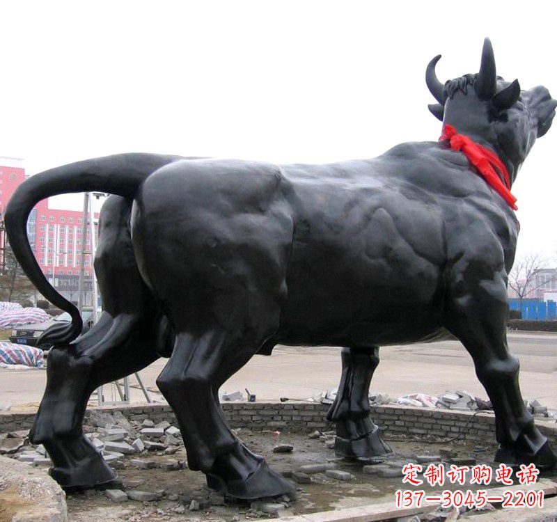 安阳昂头的铜雕水牛