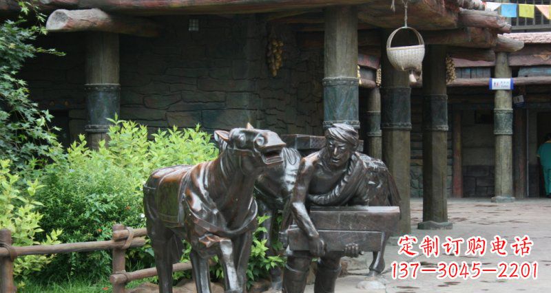 安阳搬货的人物和毛驴街边小品铜雕