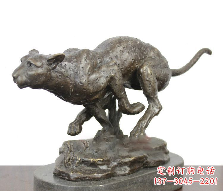 安阳豹子动物铜雕