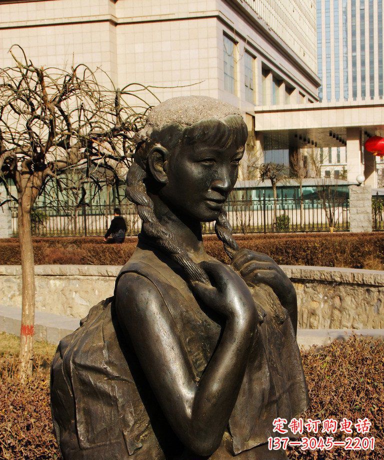安阳背书包的女孩公园人物铜雕