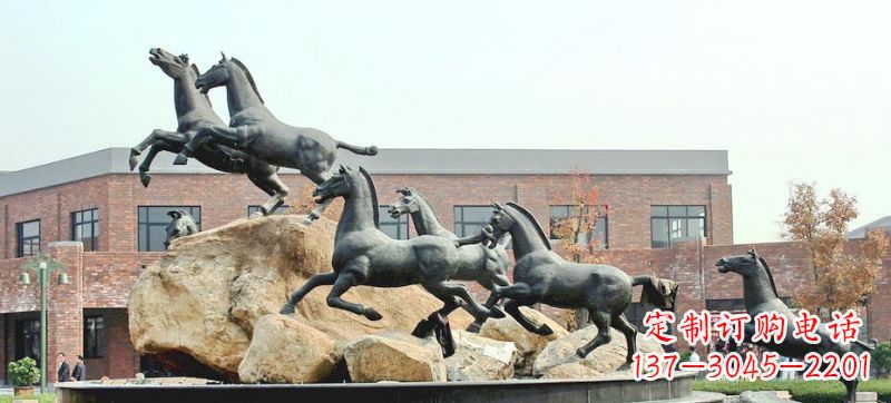安阳奔马群铜雕