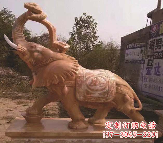 安阳鼻卷如意的大象石雕