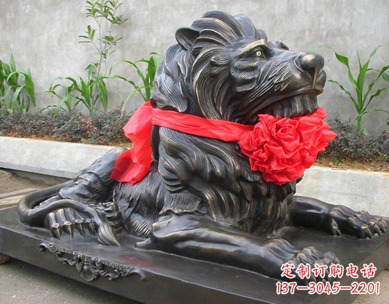安阳宾馆门口的铜狮子