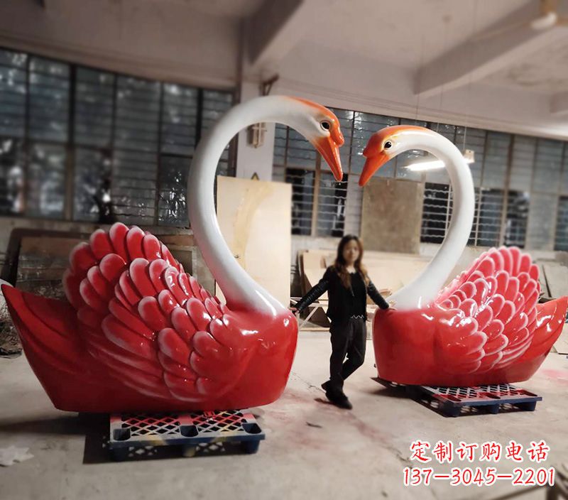 安阳玻璃钢爱心天鹅门商场婚礼美陈景观摆件