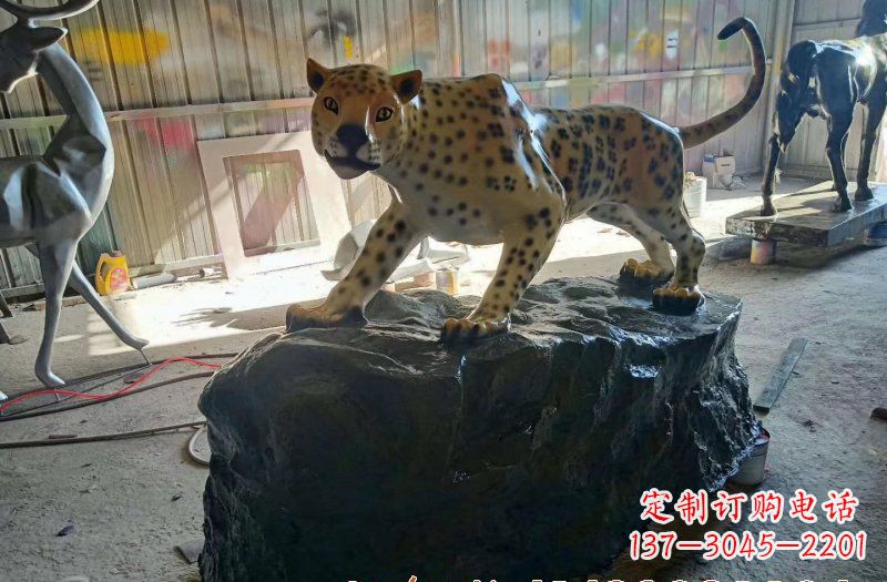 安阳玻璃钢豹子雕塑 (2)