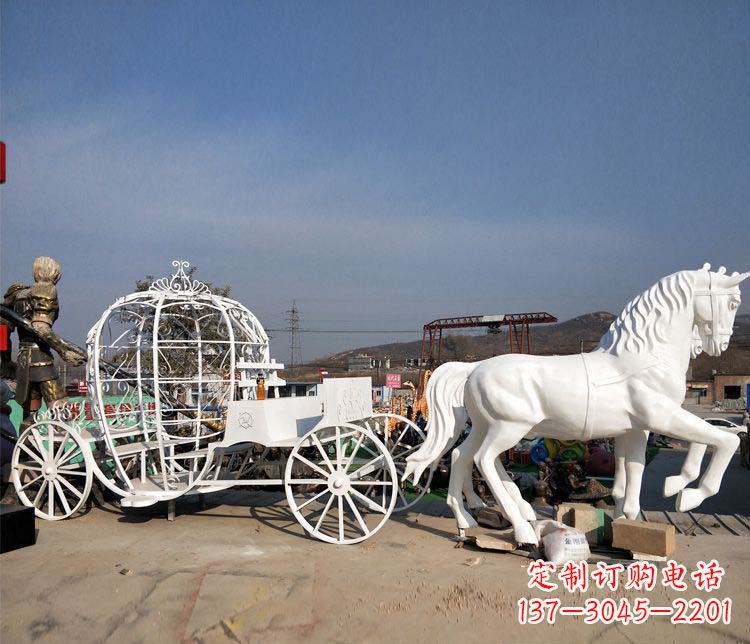 安阳玻璃钢城市马车雕塑