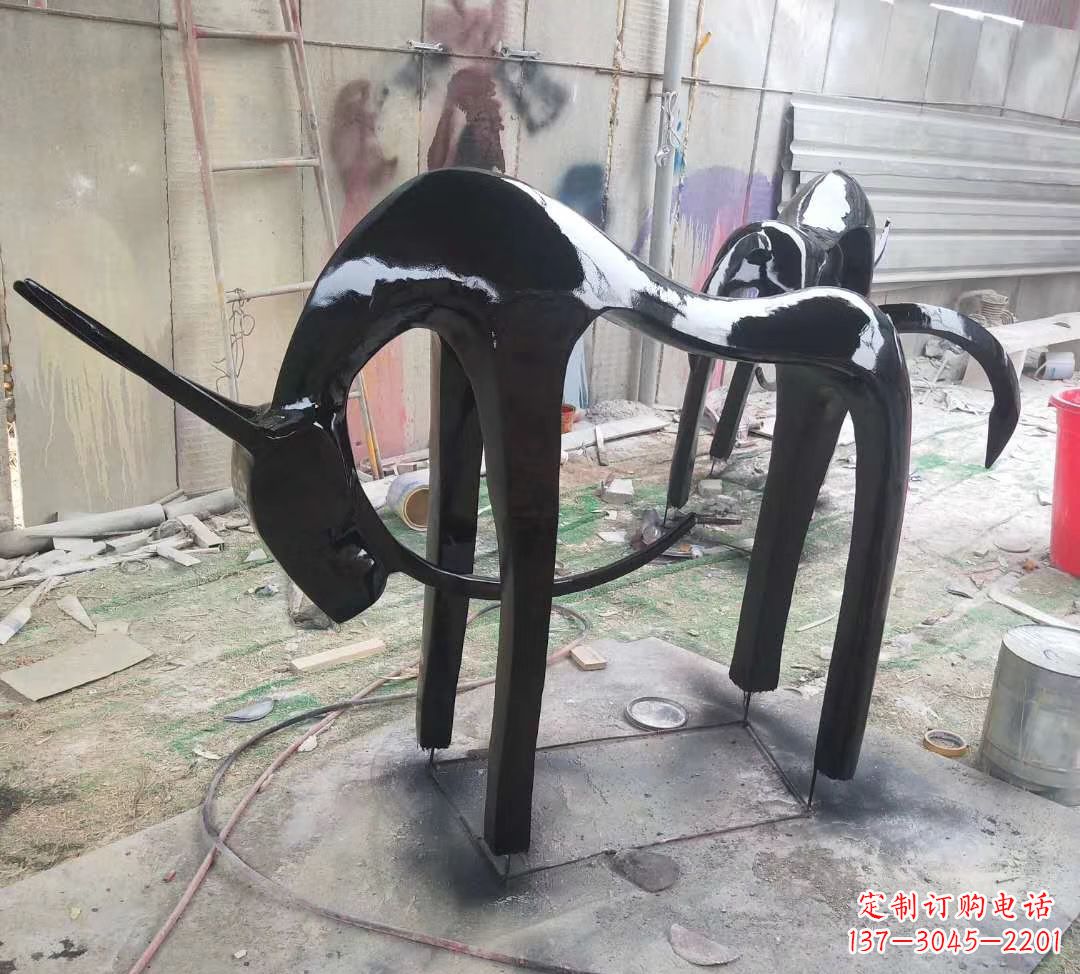 安阳玻璃钢抽象小鹿雕塑别墅庭院景观摆件