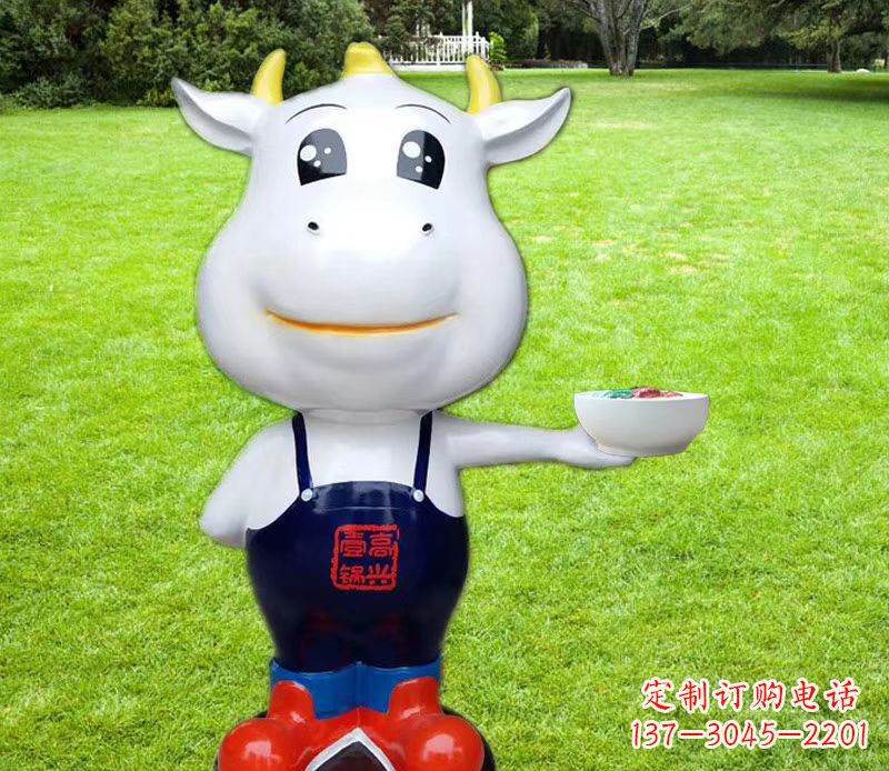 安阳玻璃钢厨师小牛卡通雕塑