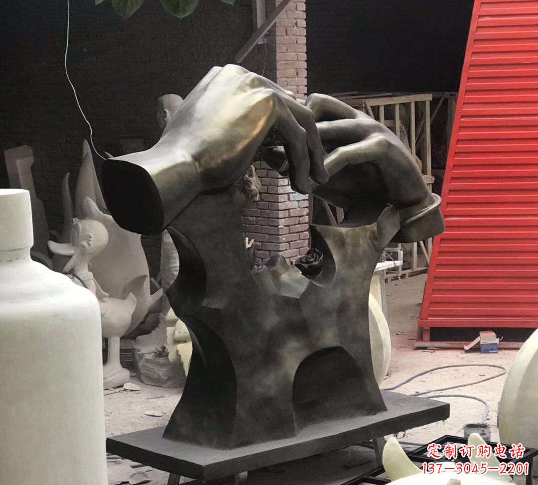 安阳玻璃钢仿铜戴戒指雕塑广场景观爱情摆件 (6)