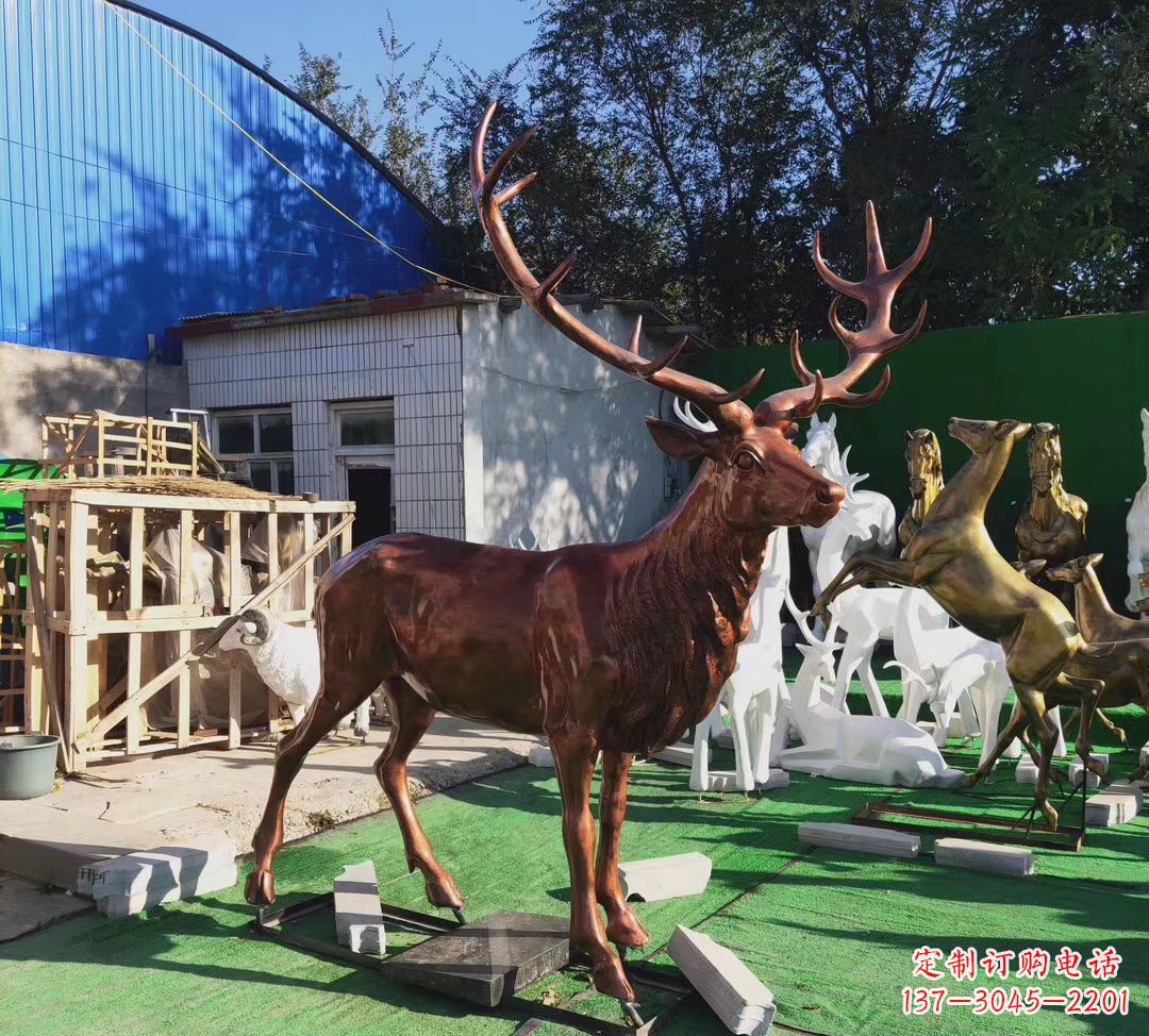 安阳玻璃钢仿铜公园动物麋鹿雕塑