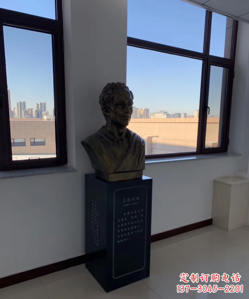 安阳玻璃钢仿铜西方名人孟德斯鸠头像