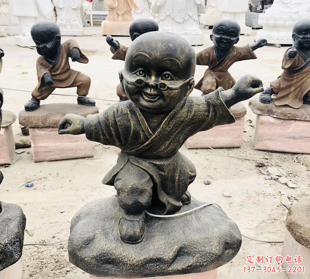 安阳玻璃钢仿铜小和尚雕塑公园景观人物雕塑