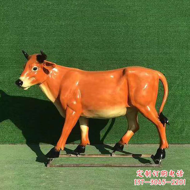 安阳玻璃钢仿真黄牛动物雕塑