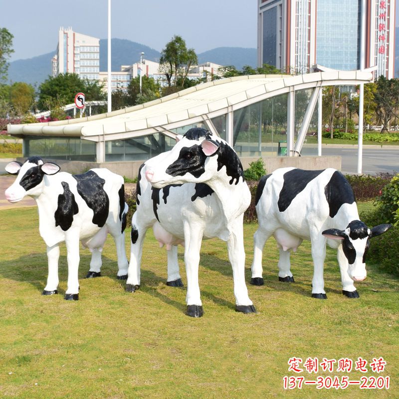 安阳玻璃钢仿真奶牛雕塑-园林草坪动物摆件