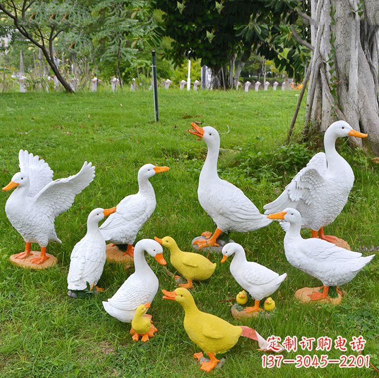 安阳玻璃钢仿真鸭子雕塑-庭院农家院仿真家禽动物雕塑摆件