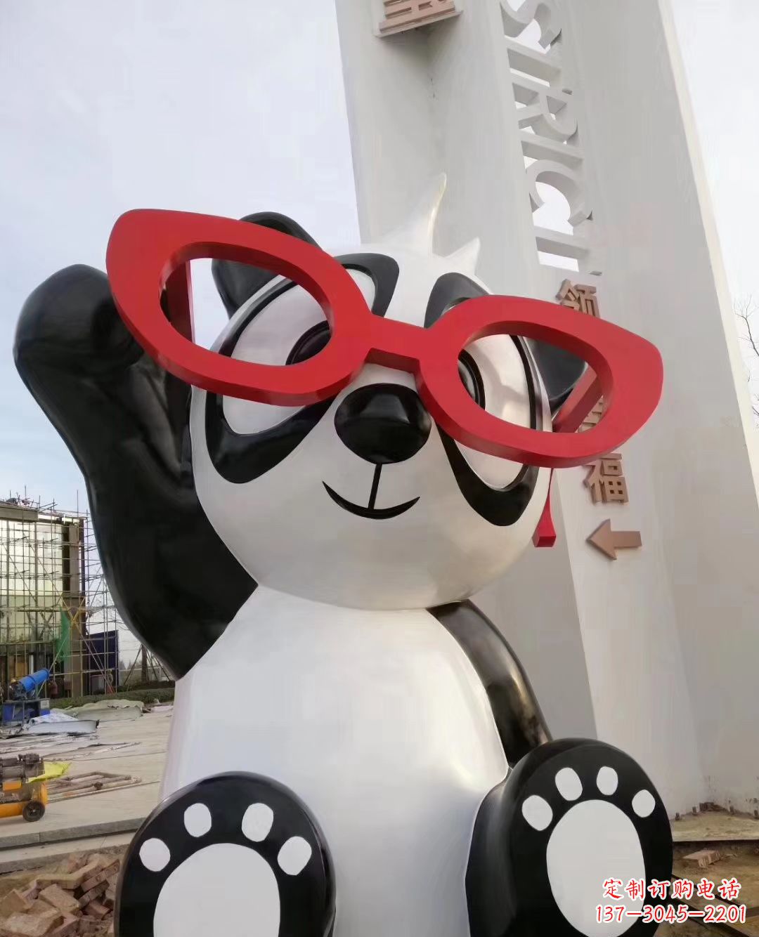 安阳玻璃钢卡通熊猫雕塑户外摆件