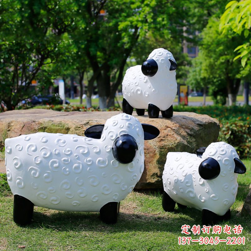 安阳玻璃钢卡通羊-公园草坪动物雕塑摆件