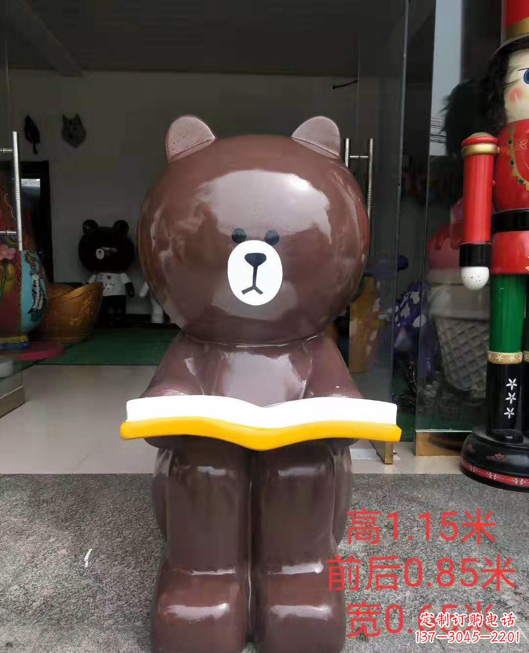 安阳玻璃钢可爱布朗熊广场动物雕塑