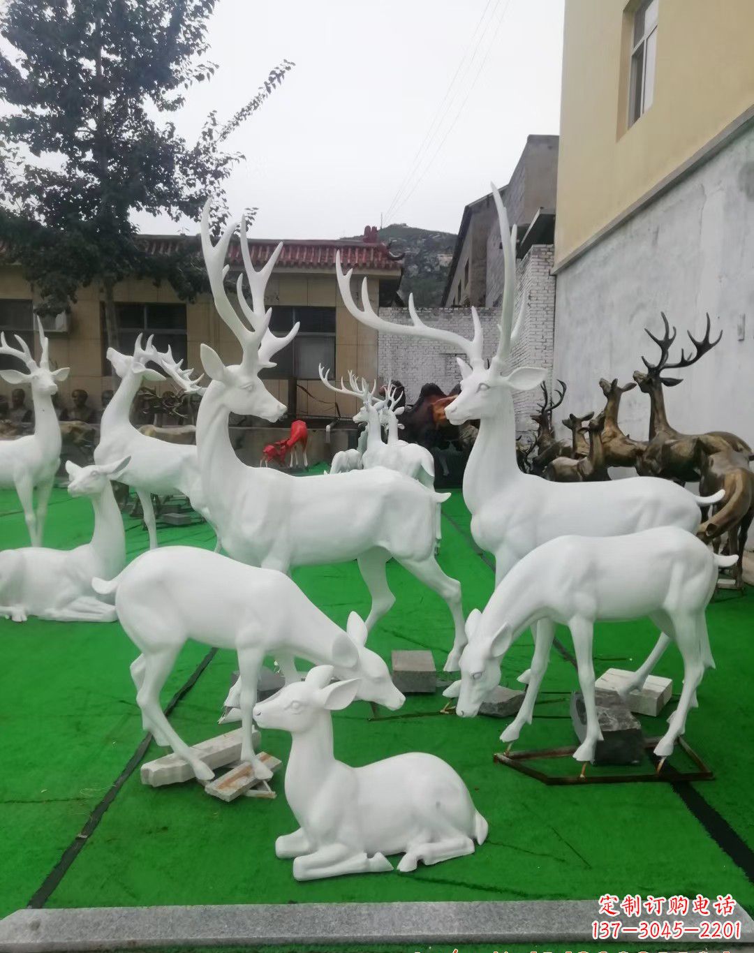 安阳玻璃钢鹿动物雕塑