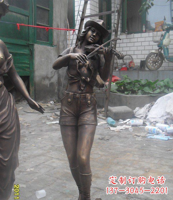 安阳玻璃钢美女演奏仿铜人物雕塑