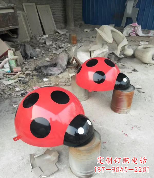 安阳玻璃钢七星瓢虫雕塑公园景观摆件