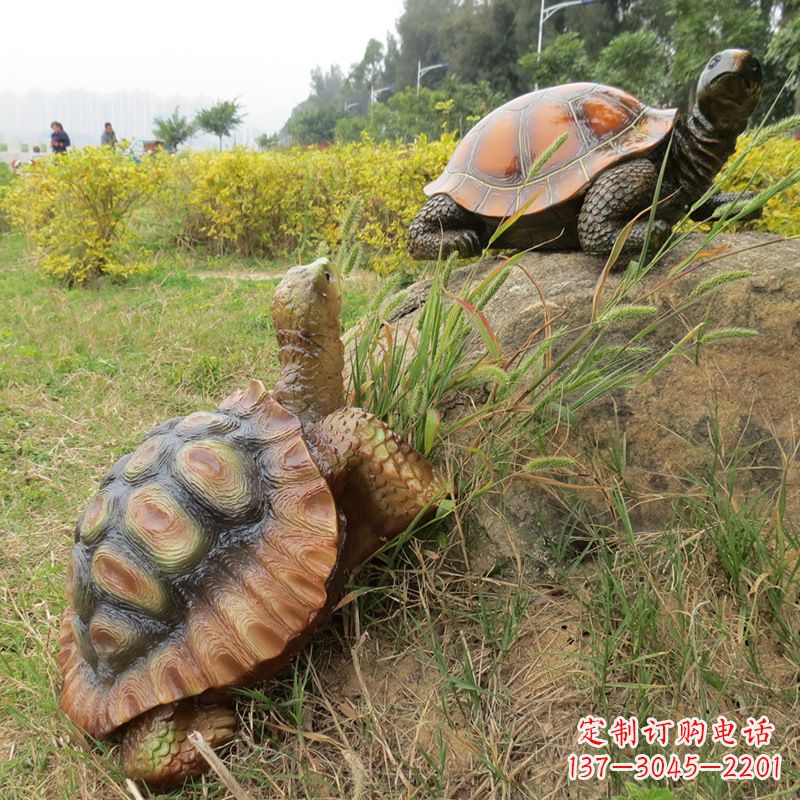 安阳玻璃钢乌龟园林草丛动物雕塑摆件