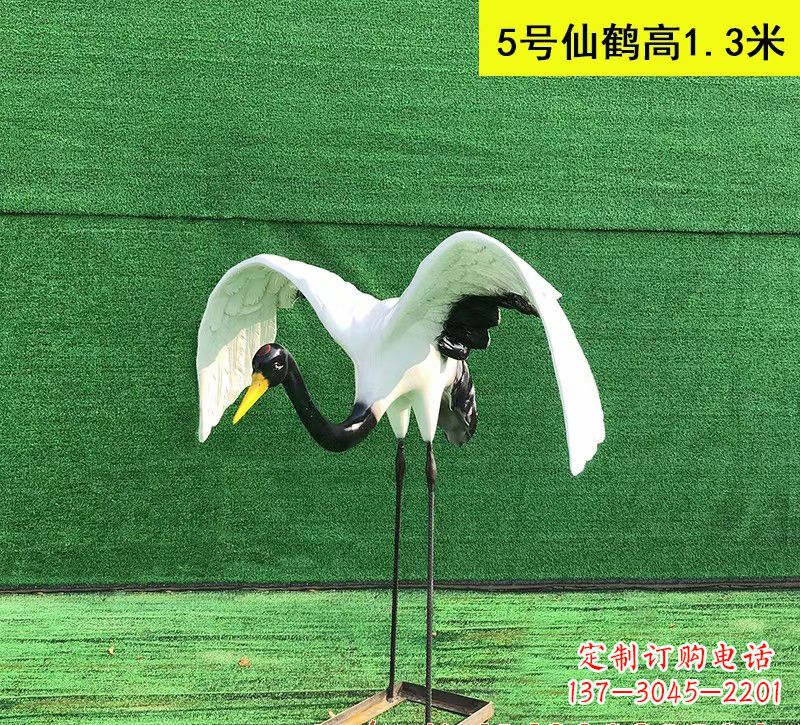 安阳玻璃钢展翅仙鹤雕塑