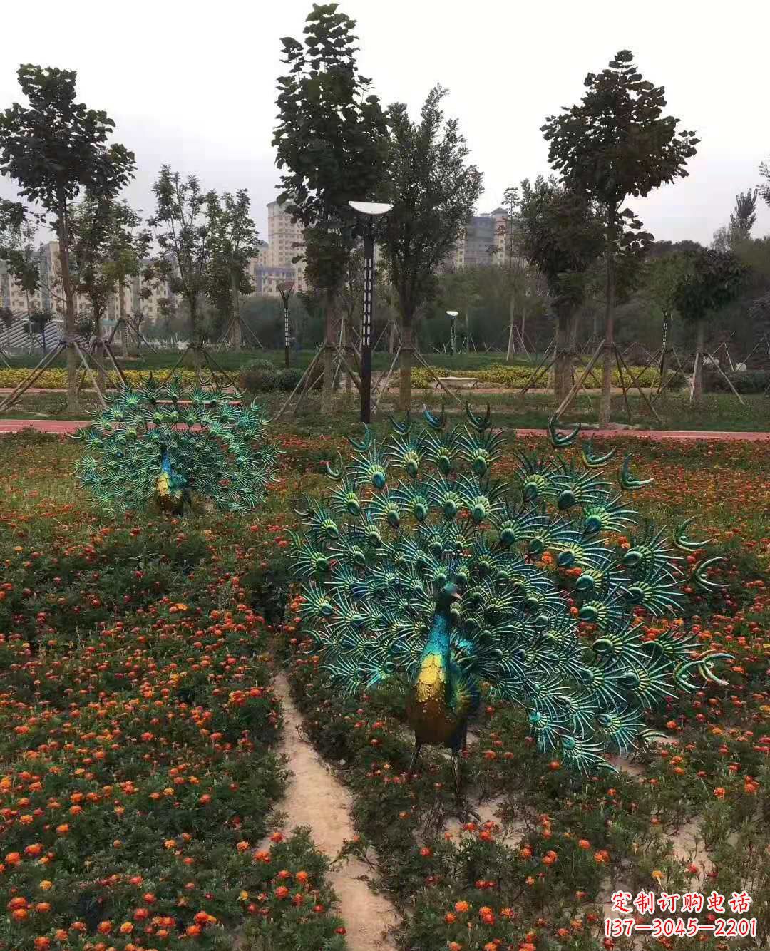安阳不锈钢彩绘孔雀开屏雕塑公园景观动物雕塑