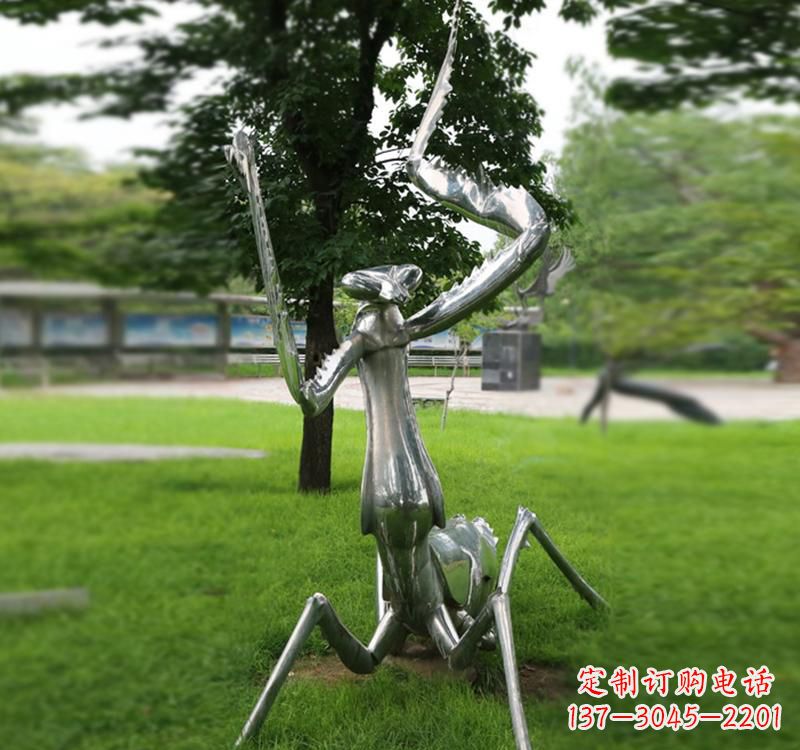 安阳不锈钢草坪螳螂雕塑