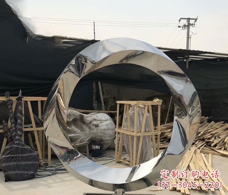 安阳不锈钢抽象镜面圆环雕塑1