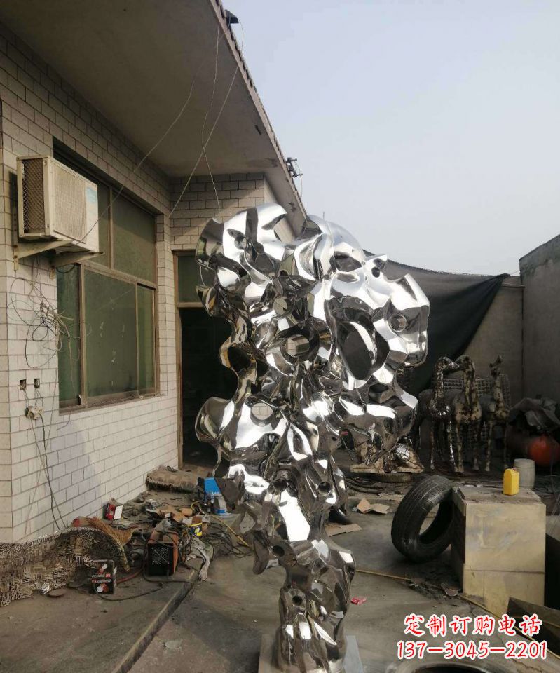 安阳不锈钢抽象太湖石雕塑1