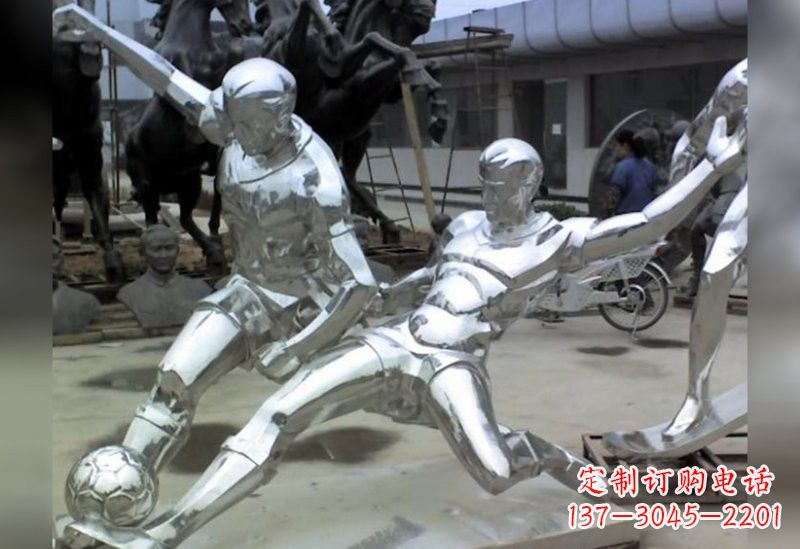 安阳不锈钢抽象踢足球的人物雕塑