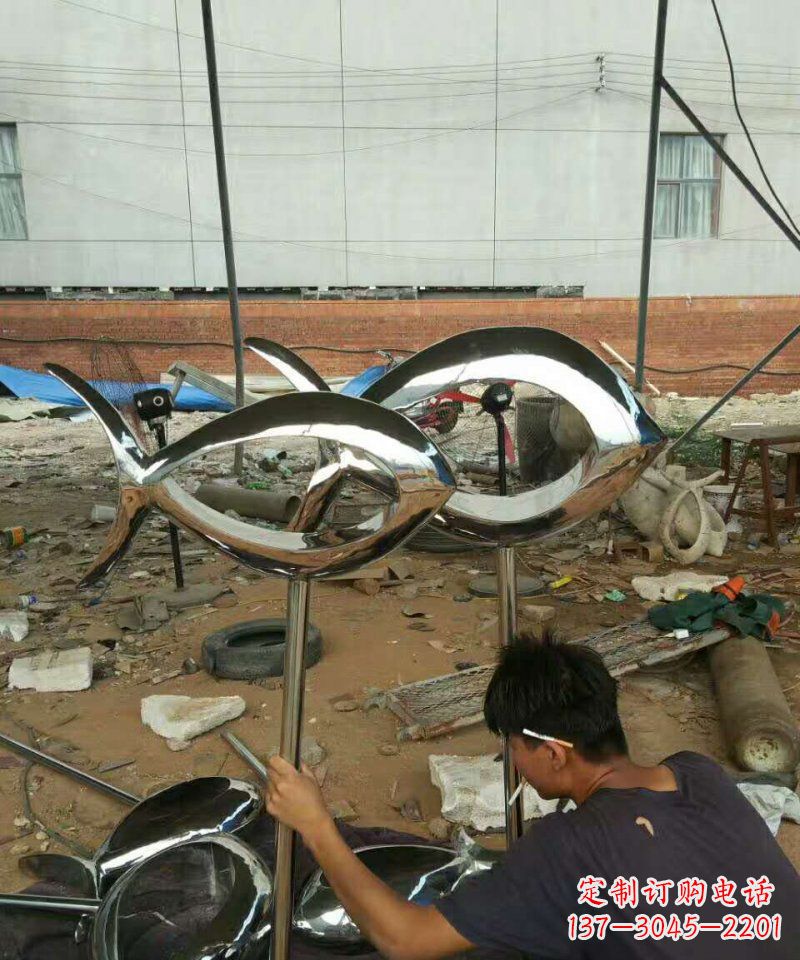 安阳不锈钢抽象鱼动物雕塑 (2)