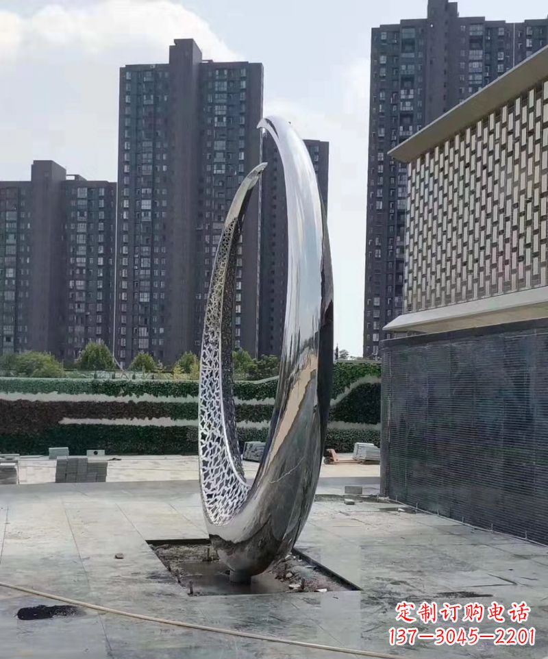 安阳不锈钢抽象月亮雕塑户外摆件