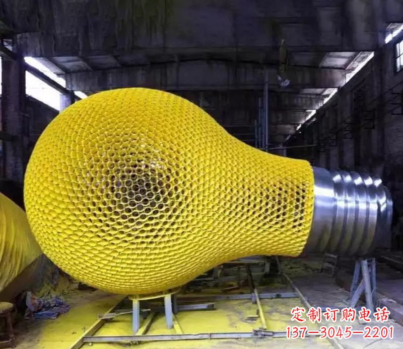 安阳不锈钢灯泡雕塑2