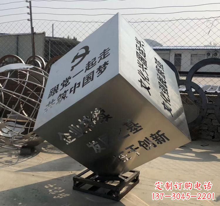 安阳不锈钢灯饰魔方雕塑