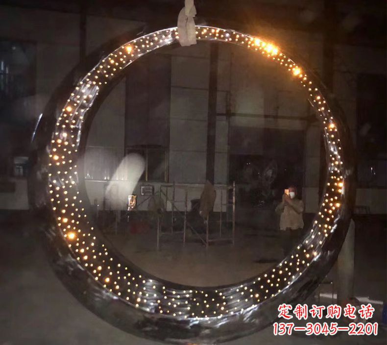 安阳不锈钢发光月亮雕塑1