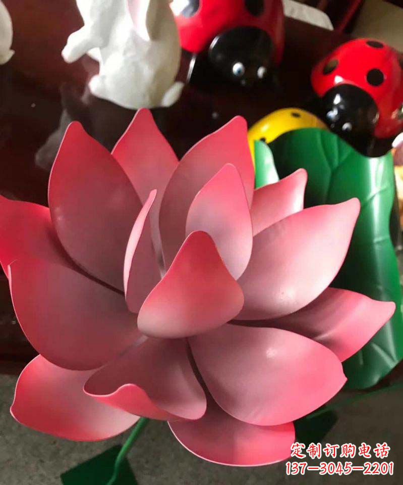 安阳不锈钢仿真荷花雕塑