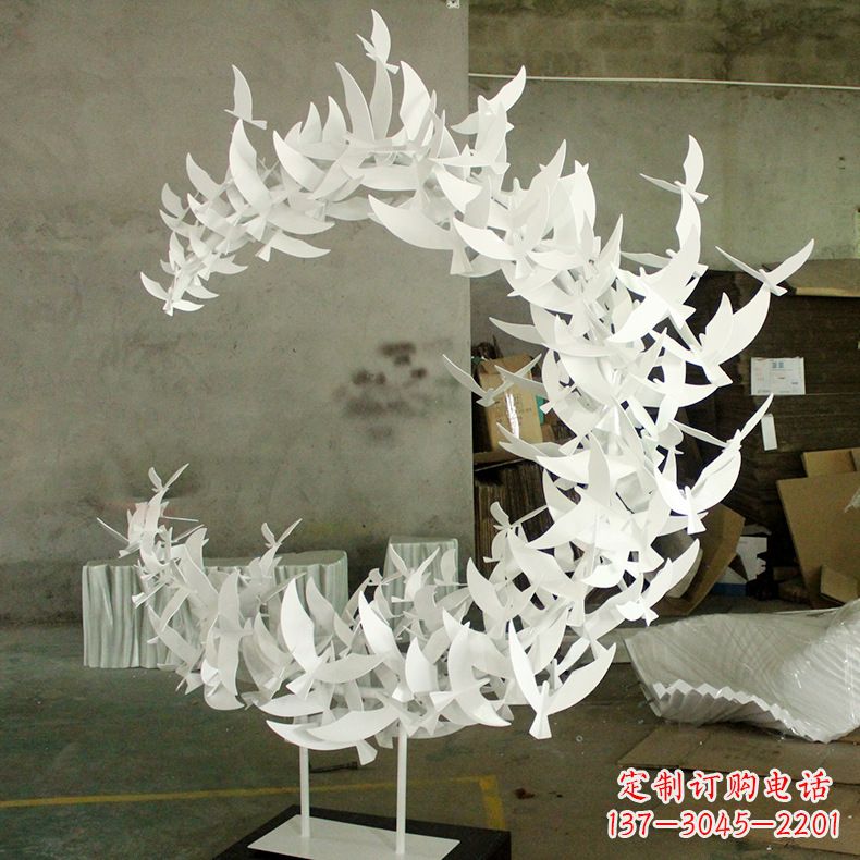 安阳不锈钢鸽子景观雕塑,飞翔的格子群创意鸟类标识摆件