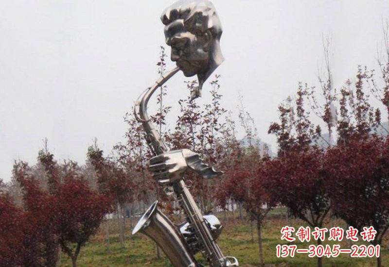 安阳不锈钢公园抽象吹萨克斯人物雕塑