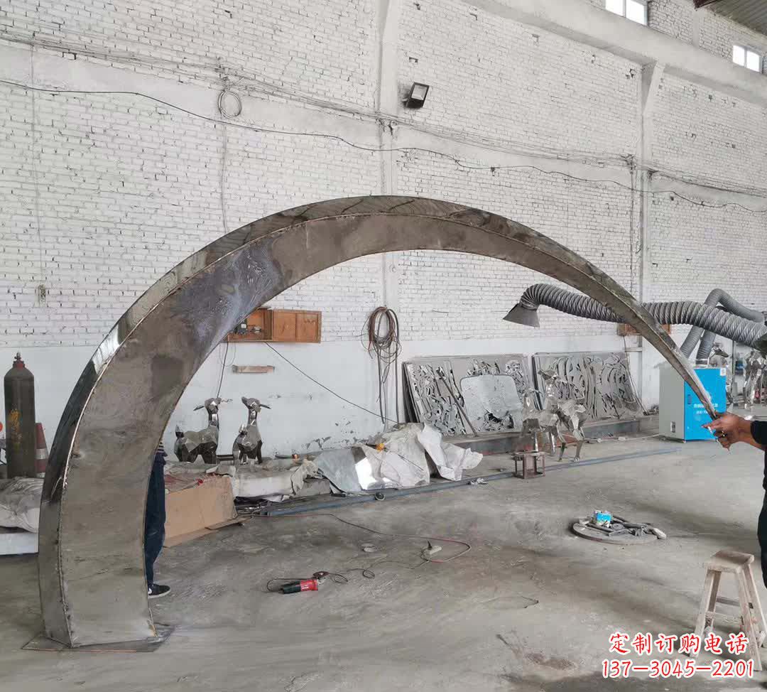 安阳不锈钢拱门雕塑经典美学的体现