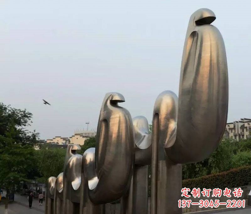 安阳不锈钢广场抽象骆驼雕塑
