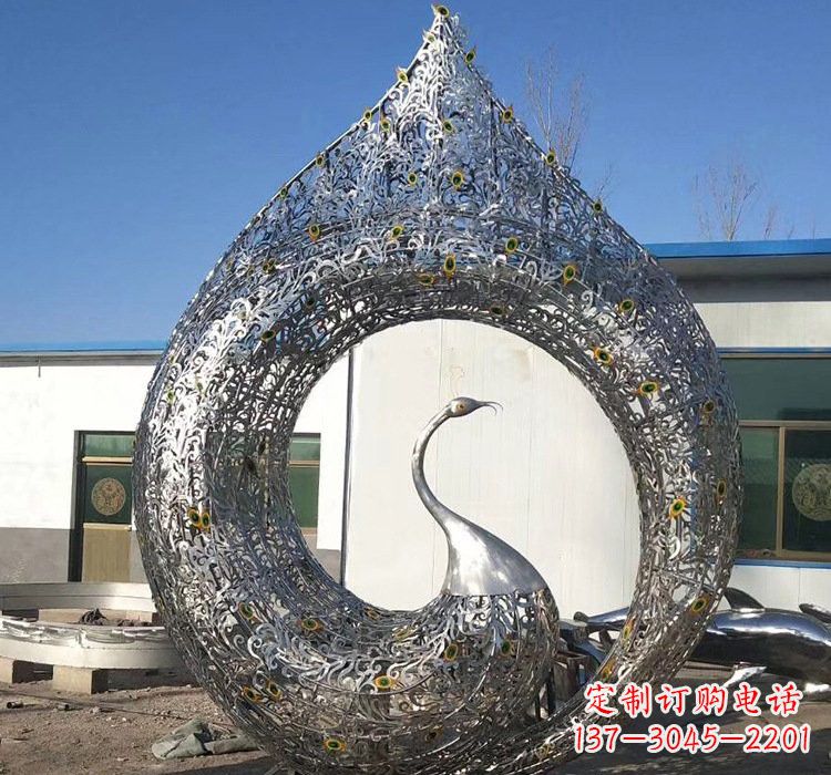 安阳不锈钢广场抽象镂空孔雀雕塑