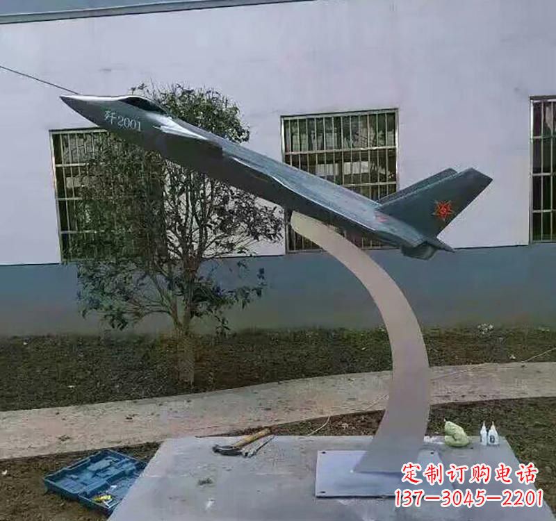 安阳不锈钢广场飞机雕塑