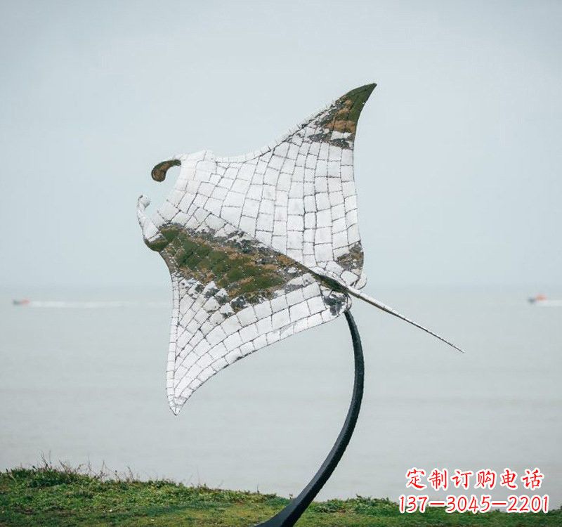 安阳不锈钢海洋动物蝠鲼雕塑艺术与环保的完美结合