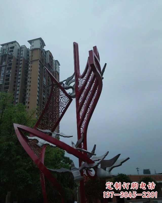 安阳不锈钢和平鸽和祥云纹船帆雕塑