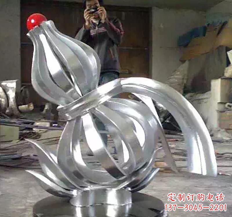 安阳不锈钢葫芦雕塑2