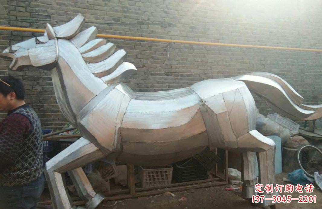 安阳不锈钢户外奔跑动物马雕塑
