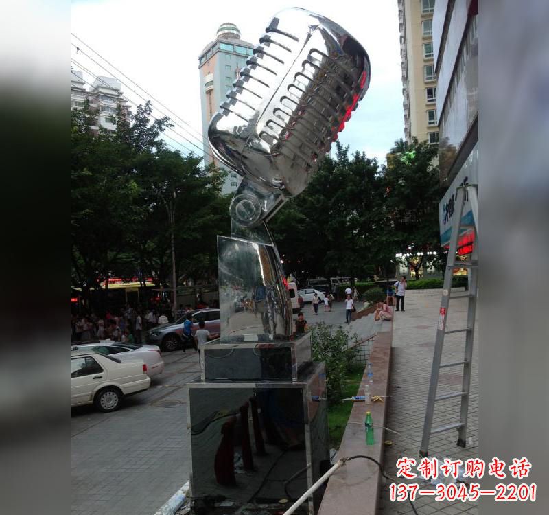安阳不锈钢话筒雕塑2