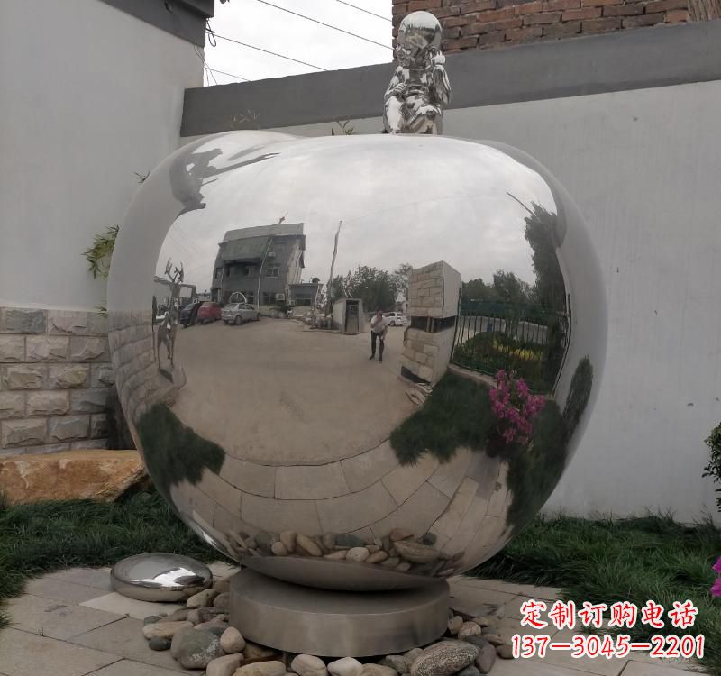 安阳不锈钢金色苹果雕塑